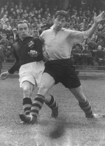 Monday 26 April 1943  AIK - Gårda BK 7-1 (3-?)  Råsunda Fotbollstadion, Solna