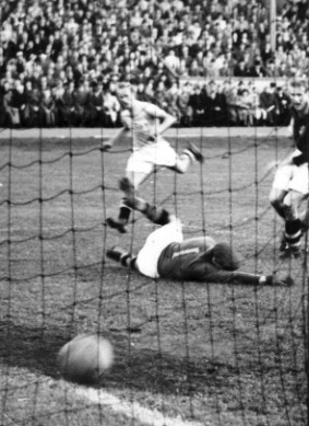 Sunday 15 August 1943, kl 18:00  Malmö FF - AIK 3-2 (1-2)  Malmö IP, Malmö