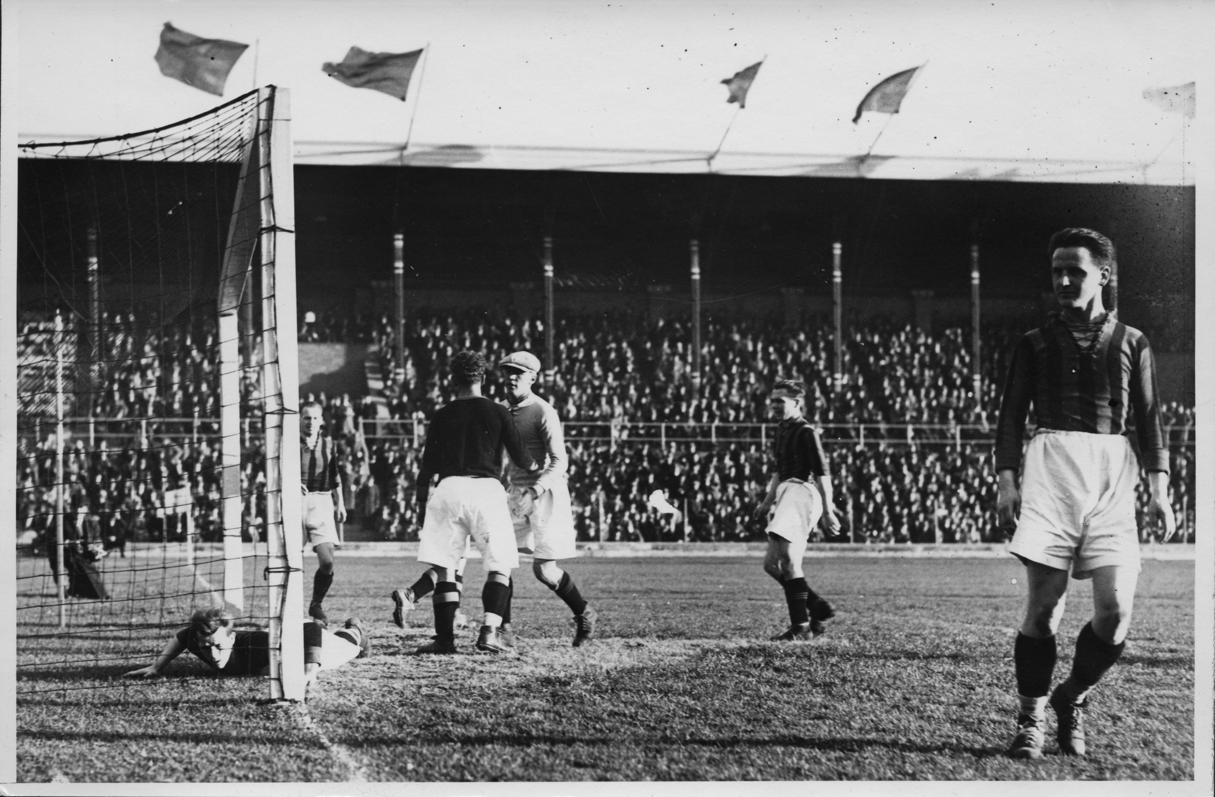Sunday 13 October 1929, kl 13:30  AIK - GAIS 1-1 (0-1)  Stockholms stadion, Stockholm